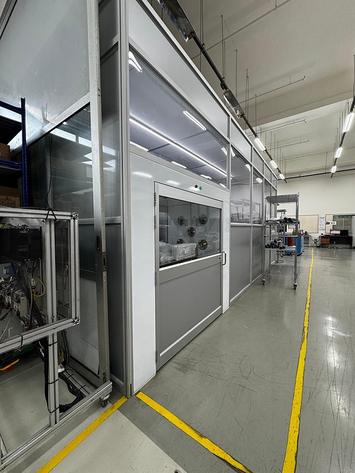 Class 100 cleanroom environment